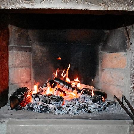 Kamenice Lodges Veis מראה חיצוני תמונה